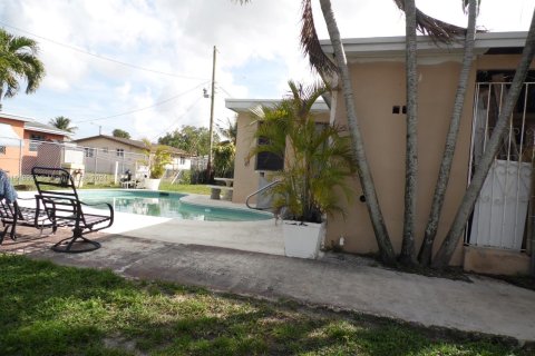 Casa en venta en Miami Gardens, Florida, 3 dormitorios, 115.94 m2 № 1240127 - foto 3