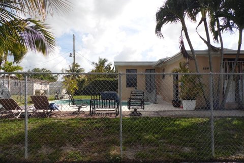 Casa en venta en Miami Gardens, Florida, 3 dormitorios, 115.94 m2 № 1240127 - foto 4