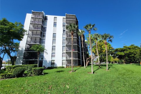 Condo in Aventura, Florida, 2 bedrooms  № 1240126 - photo 1