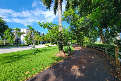 Condo in Aventura, Florida, 2 bedrooms  № 1240126 - photo 19