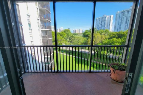 Condo in Aventura, Florida, 2 bedrooms  № 1240126 - photo 6