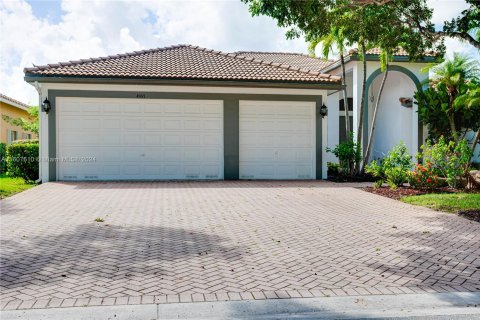 Villa ou maison à vendre à Coral Springs, Floride: 4 chambres, 240.43 m2 № 1240128 - photo 16