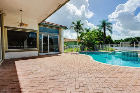 Villa ou maison à vendre à Coral Springs, Floride: 4 chambres, 240.43 m2 № 1240128 - photo 5