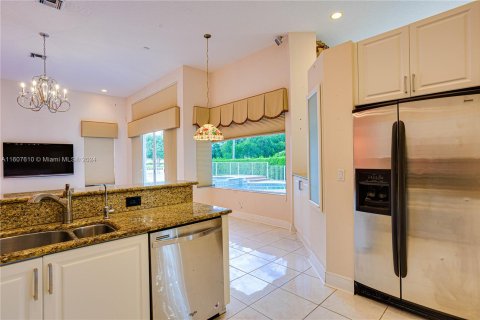 Villa ou maison à vendre à Coral Springs, Floride: 4 chambres, 240.43 m2 № 1240128 - photo 10