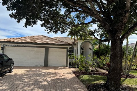 House in Coral Springs, Florida 4 bedrooms, 240.43 sq.m. № 1240128 - photo 2