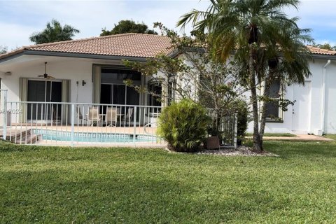 House in Coral Springs, Florida 4 bedrooms, 240.43 sq.m. № 1240128 - photo 1