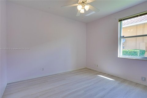 House in Coral Springs, Florida 4 bedrooms, 240.43 sq.m. № 1240128 - photo 25