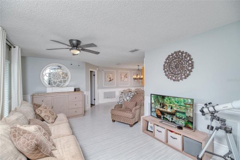 Casa en venta en Kissimmee, Florida, 3 dormitorios, 165.27 m2 № 1366830 - foto 10