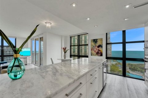 Condo in Key Biscayne, Florida, 3 bedrooms  № 983668 - photo 9