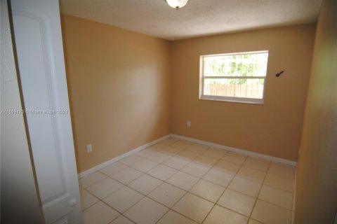 Townhouse in Homestead, Florida 3 bedrooms, 105.91 sq.m. № 1364136 - photo 13