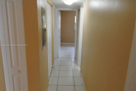 Townhouse in Homestead, Florida 3 bedrooms, 105.91 sq.m. № 1364136 - photo 12