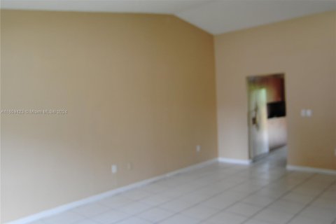 Townhouse in Homestead, Florida 3 bedrooms, 105.91 sq.m. № 1364136 - photo 4