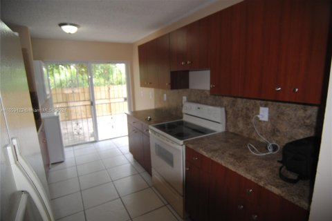 Townhouse in Homestead, Florida 3 bedrooms, 105.91 sq.m. № 1364136 - photo 2