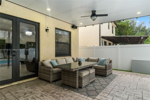 Casa en venta en Hialeah, Florida, 4 dormitorios, 236.71 m2 № 1398192 - foto 27