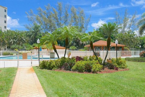 Condominio en venta en Lauderhill, Florida, 2 dormitorios, 117.06 m2 № 1005461 - foto 9