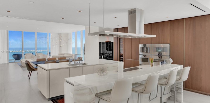 Condo in Sunny Isles Beach, Florida, 4 bedrooms  № 1229670