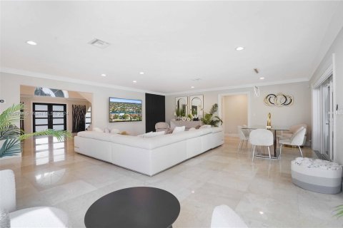 House in Fort Lauderdale, Florida 6 bedrooms, 401.52 sq.m. № 1229693 - photo 14