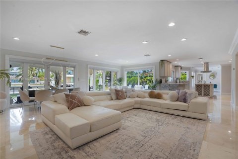 House in Fort Lauderdale, Florida 6 bedrooms, 401.52 sq.m. № 1229693 - photo 17