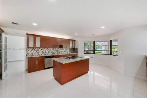 House in Miami, Florida 9 bedrooms, 515.61 sq.m. № 1229669 - photo 21