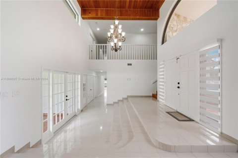 House in Miami, Florida 9 bedrooms, 515.61 sq.m. № 1229669 - photo 12