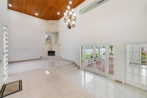 House in Miami, Florida 9 bedrooms, 515.61 sq.m. № 1229669 - photo 8