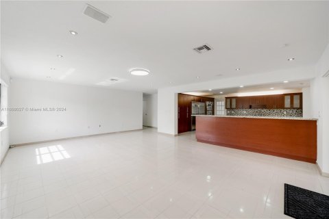 House in Miami, Florida 9 bedrooms, 515.61 sq.m. № 1229669 - photo 29