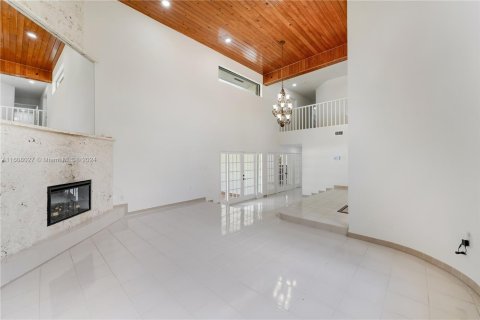 House in Miami, Florida 9 bedrooms, 515.61 sq.m. № 1229669 - photo 9