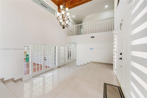 House in Miami, Florida 9 bedrooms, 515.61 sq.m. № 1229669 - photo 11