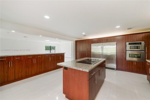 House in Miami, Florida 9 bedrooms, 515.61 sq.m. № 1229669 - photo 24