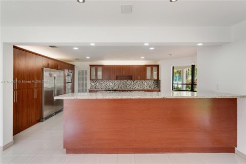 House in Miami, Florida 9 bedrooms, 515.61 sq.m. № 1229669 - photo 28