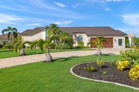 Casa en venta en Punta Gorda, Florida, 3 dormitorios, 255.48 m2 № 755555 - foto 1