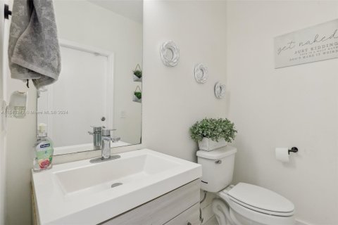 Casa en venta en Miami, Florida, 4 dormitorios, 242.66 m2 № 1328206 - foto 15