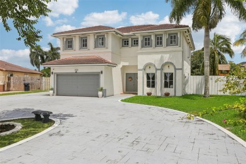 Villa ou maison à vendre à Miami, Floride: 4 chambres, 242.66 m2 № 1328206 - photo 2