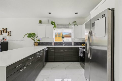 Casa en venta en Miami, Florida, 4 dormitorios, 242.66 m2 № 1328206 - foto 8