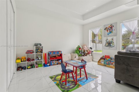 Casa en venta en Miami, Florida, 4 dormitorios, 242.66 m2 № 1328206 - foto 13