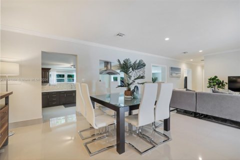 House in Fort Lauderdale, Florida 6 bedrooms, 251.39 sq.m. № 1321124 - photo 27