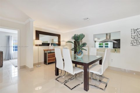 House in Fort Lauderdale, Florida 6 bedrooms, 251.39 sq.m. № 1321124 - photo 22