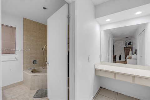 Casa en venta en Miami, Florida, 3 dormitorios, 163.6 m2 № 1321127 - foto 12