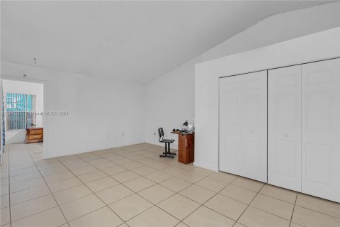 House in Miami, Florida 3 bedrooms, 163.6 sq.m. № 1321127 - photo 8