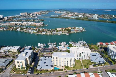 Condominio en venta en Clearwater, Florida, 2 dormitorios, 121.7 m2 № 1262576 - foto 23