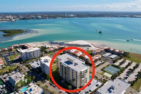 Condominio en venta en Clearwater, Florida, 2 dormitorios, 121.7 m2 № 1262576 - foto 2