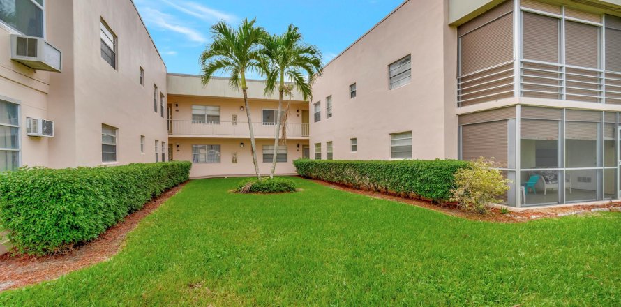 Condo in Delray Beach, Florida, 1 bedroom  № 882400