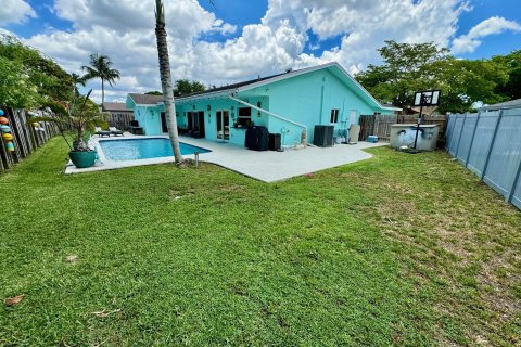 Villa ou maison à vendre à Plantation, Floride: 3 chambres, 193.24 m2 № 1224602 - photo 2