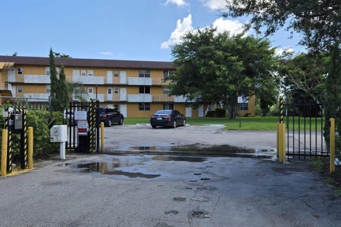 Condominio en venta en Plantation, Florida, 1 dormitorio, 73.39 m2 № 1367611 - foto 10