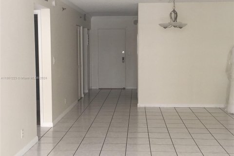 Copropriété à louer à Miami Beach, Floride: 2 chambres, 104.14 m2 № 1367609 - photo 4