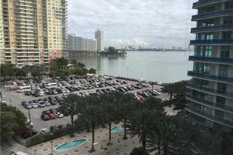 Condominio en alquiler en Miami, Florida, 1 dormitorio, 75.25 m2 № 1367610 - foto 3