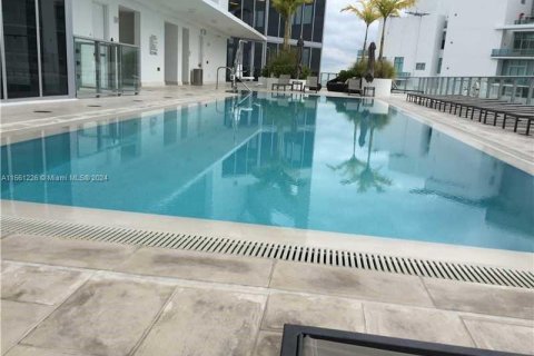 Condominio en alquiler en Miami, Florida, 1 dormitorio, 75.25 m2 № 1367610 - foto 12