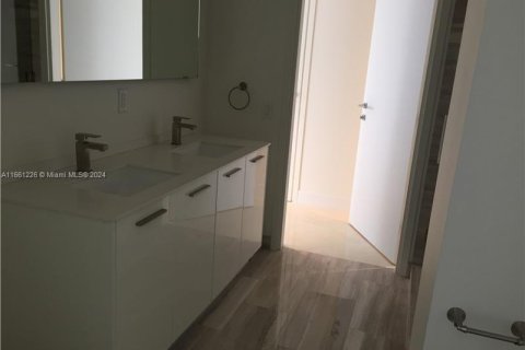 Condominio en alquiler en Miami, Florida, 1 dormitorio, 75.25 m2 № 1367610 - foto 21