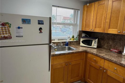 Condo in Sunrise, Florida, 1 bedroom  № 1177676 - photo 3