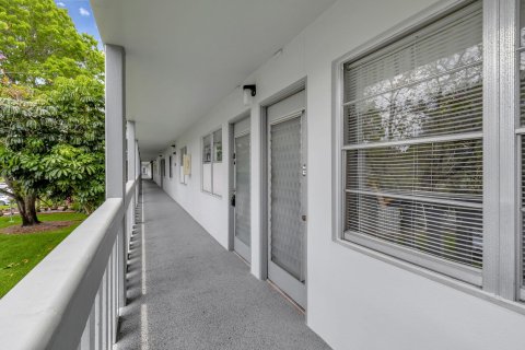 Condo in Coconut Creek, Florida, 2 bedrooms  № 1177307 - photo 12